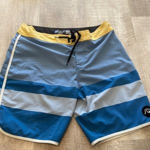 Quicksilver board shorts 34